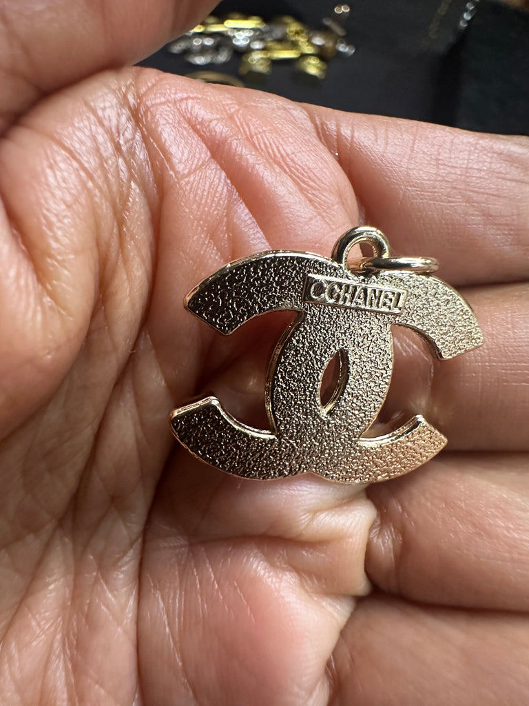 The “White Pearl CC” Necklace