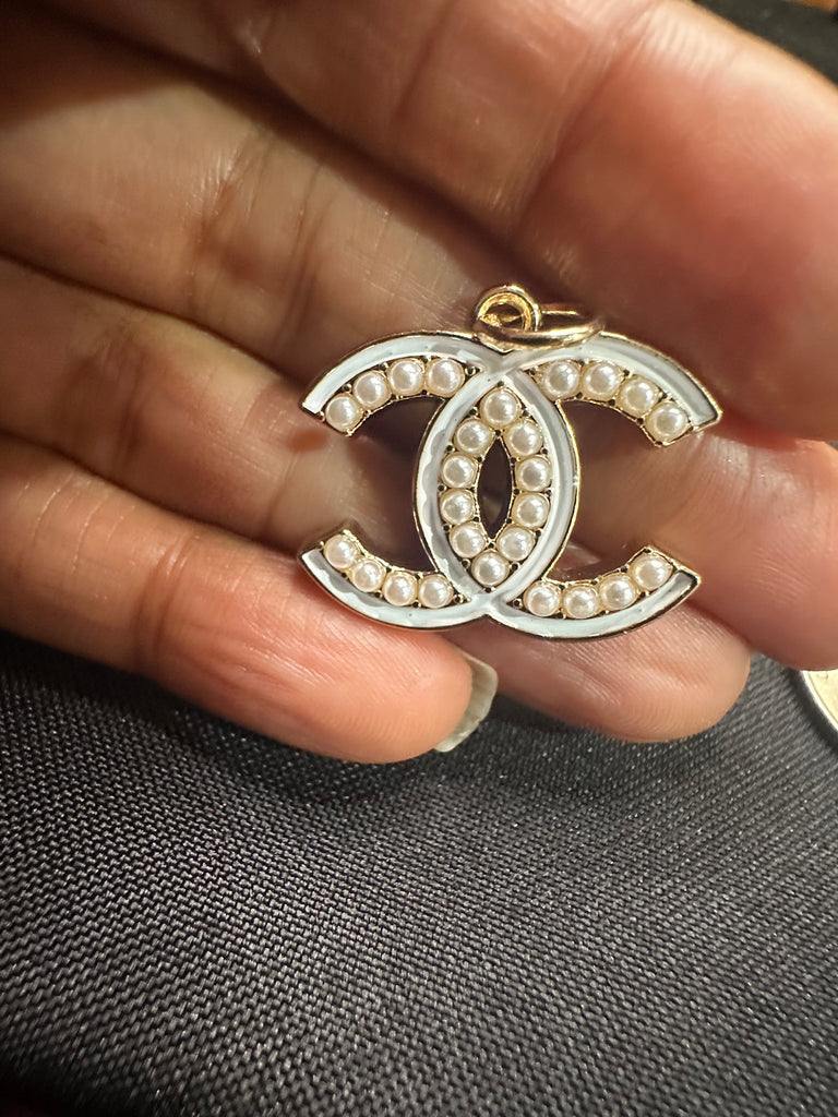 The “White Pearl CC” Necklace