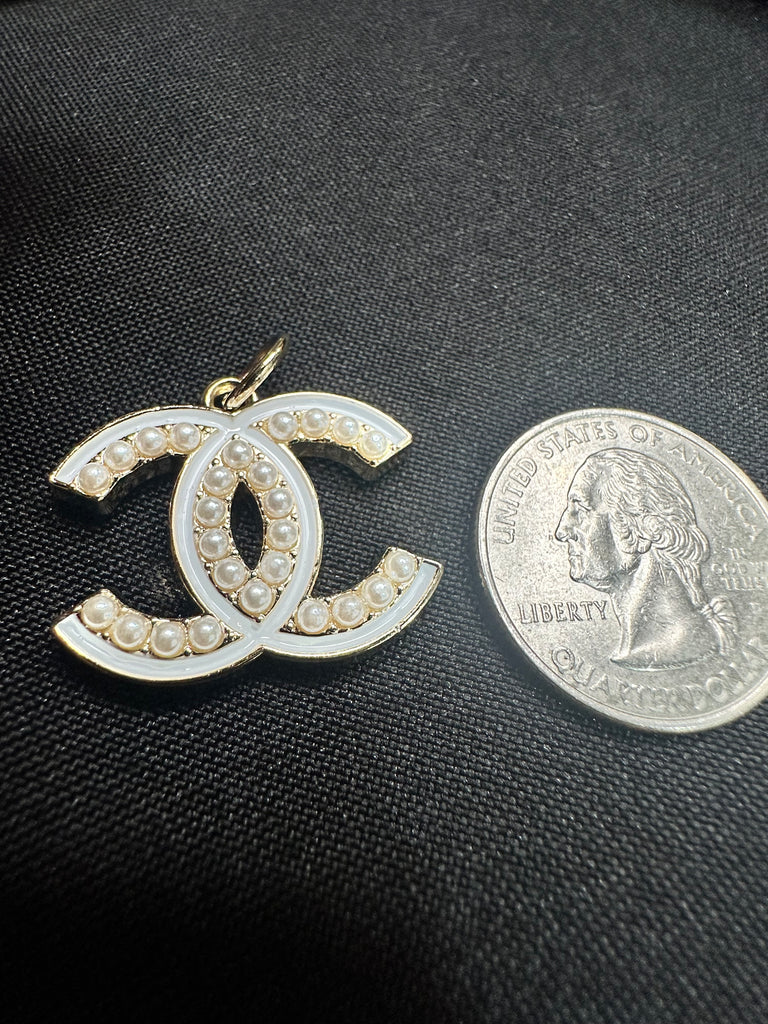 The “White Pearl CC” Necklace