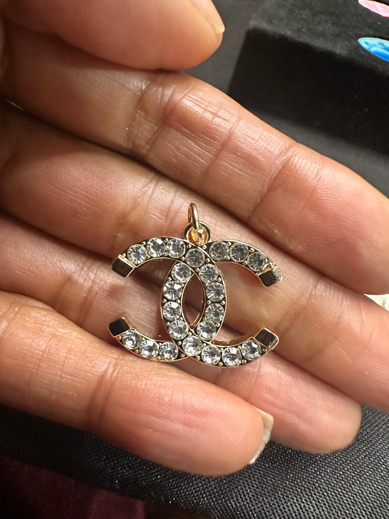 The “White Diamond CC” Necklace