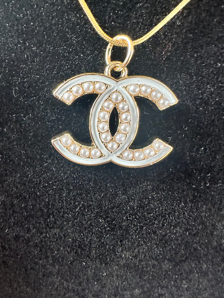 The “White Pearl CC” Necklace